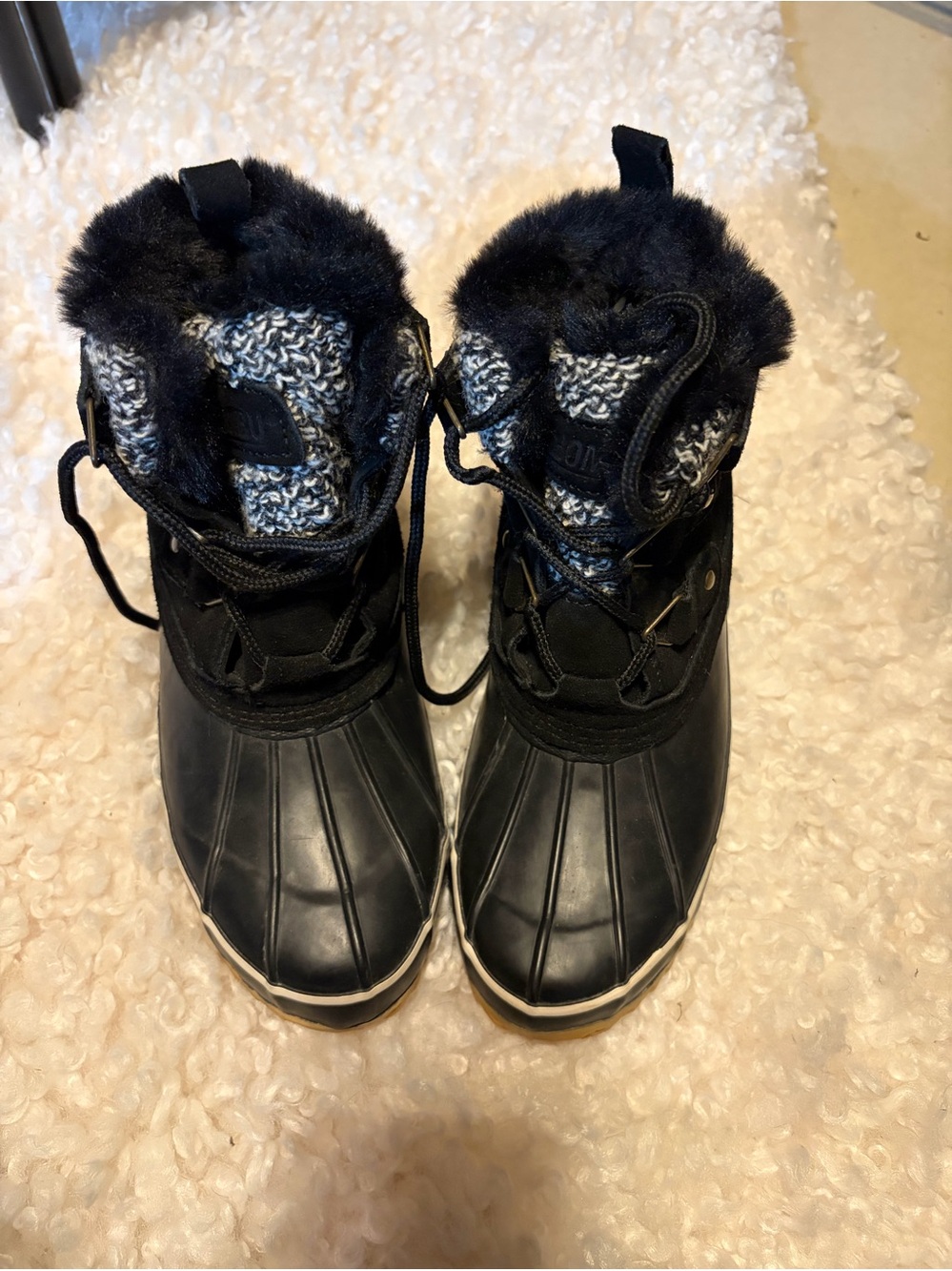 Khombu Black Faux-Fur Trim Waterproof Winter Boots